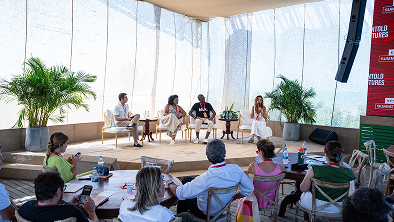 painéis com especialistas